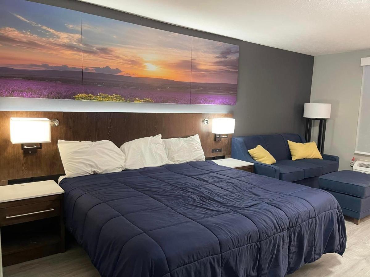 Luxor Inn & Suites, A Travelodge By Wyndham Elkins Buitenkant foto