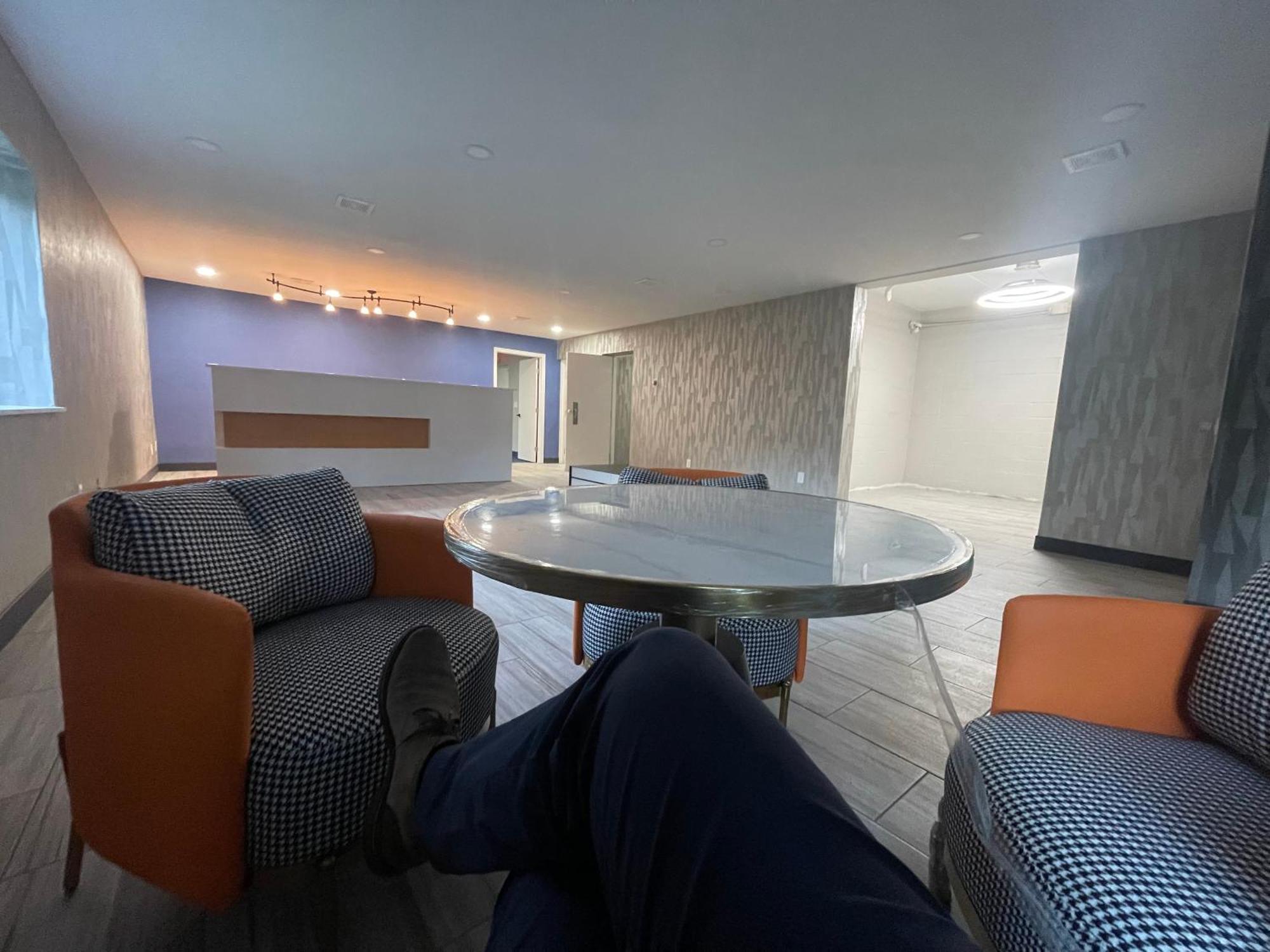 Luxor Inn & Suites, A Travelodge By Wyndham Elkins Buitenkant foto
